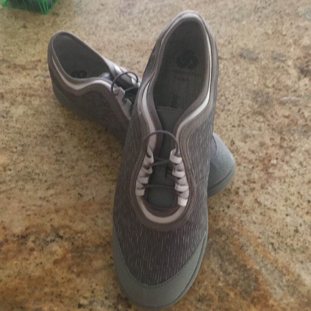Clark’s cloudstepper shoes